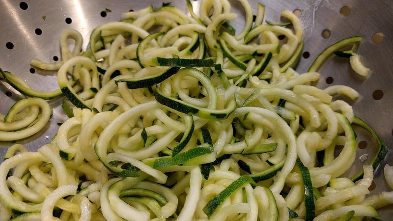 Zucchini Noodles with Pesto and Cherry Tomatoes